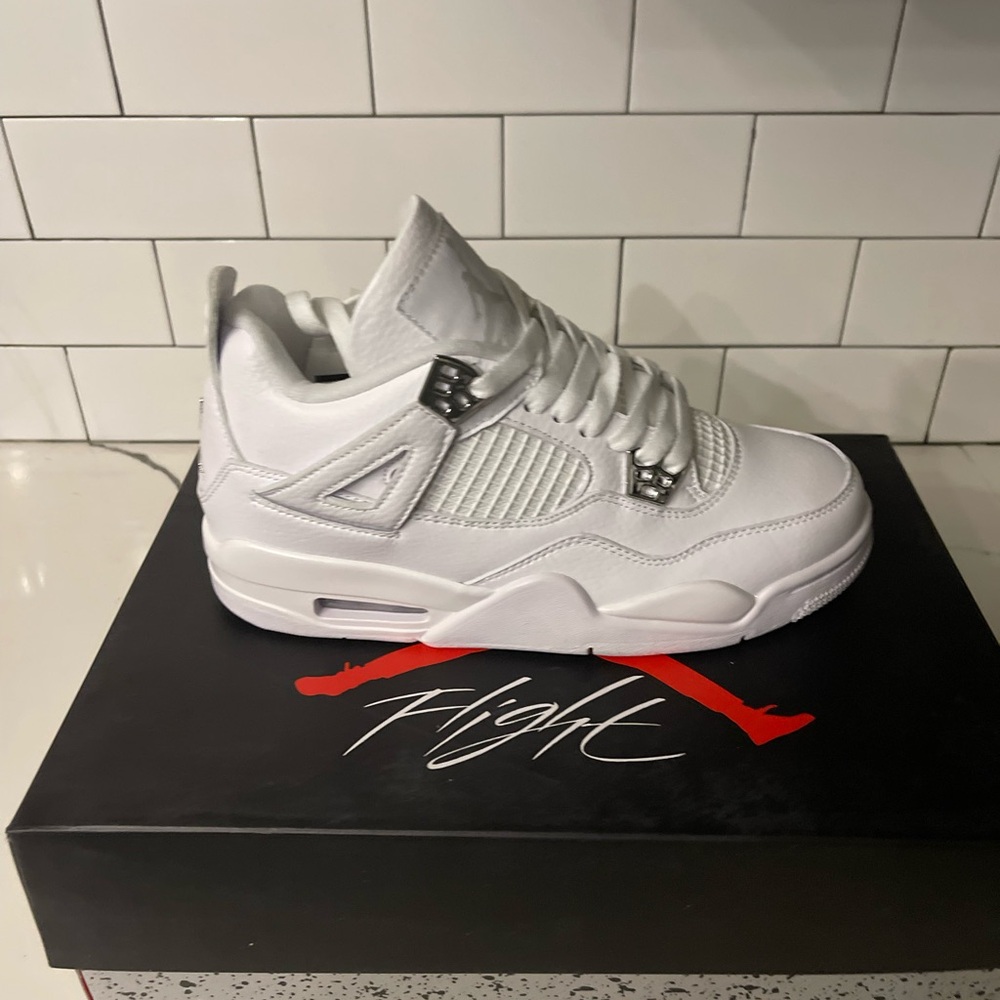 Men’s Jordan Retro 4 Pure $ Size 6.